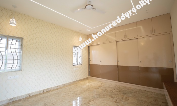 BHK Villa for Sale in Padur